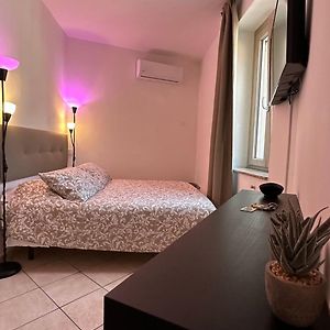 Amly'S Room